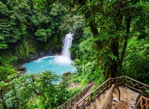 cascada-costarica-deskontaliaviajes